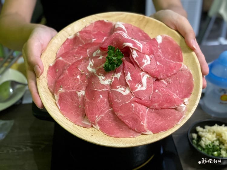 養鍋的紐西蘭羊肩肉