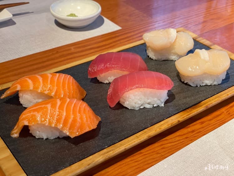 一笈壽司經典三合，鮪魚鮭魚和干貝