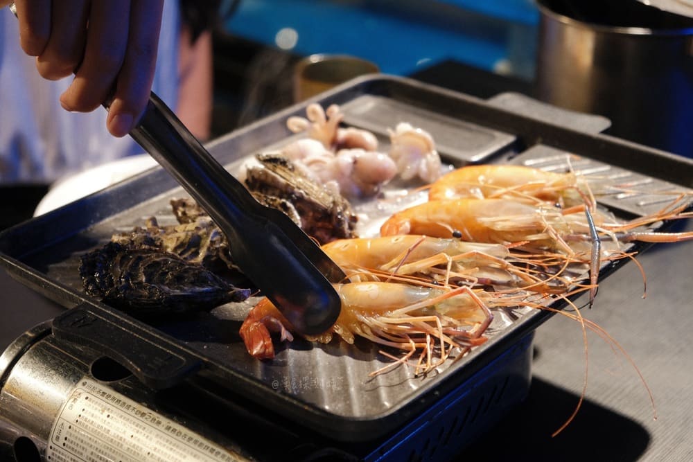 台中八吃蝦泰國蝦吃到飽烤盤不大