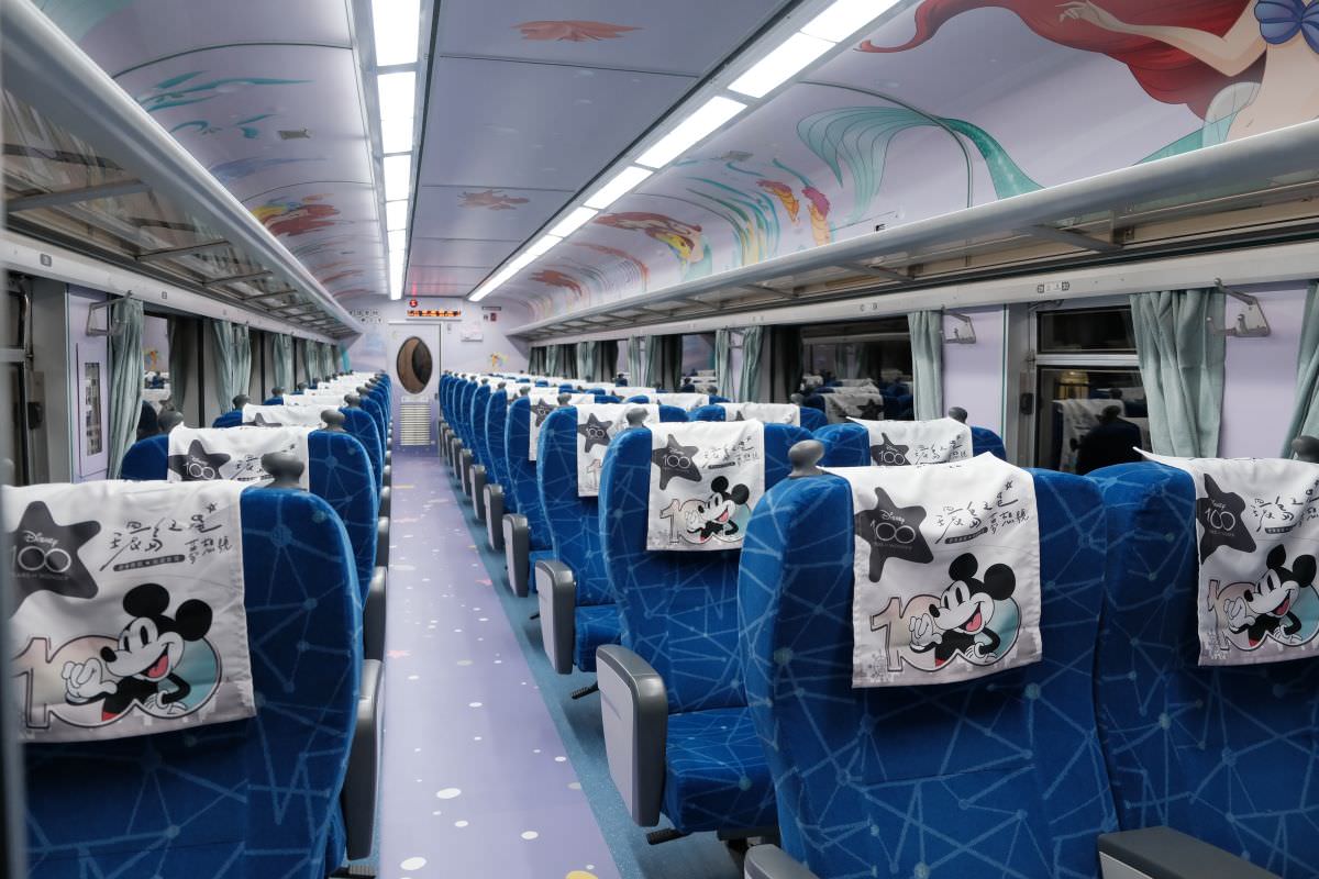 2023年限定台鐵迪士尼環島列車，小美人魚車廂，粉紫色很美