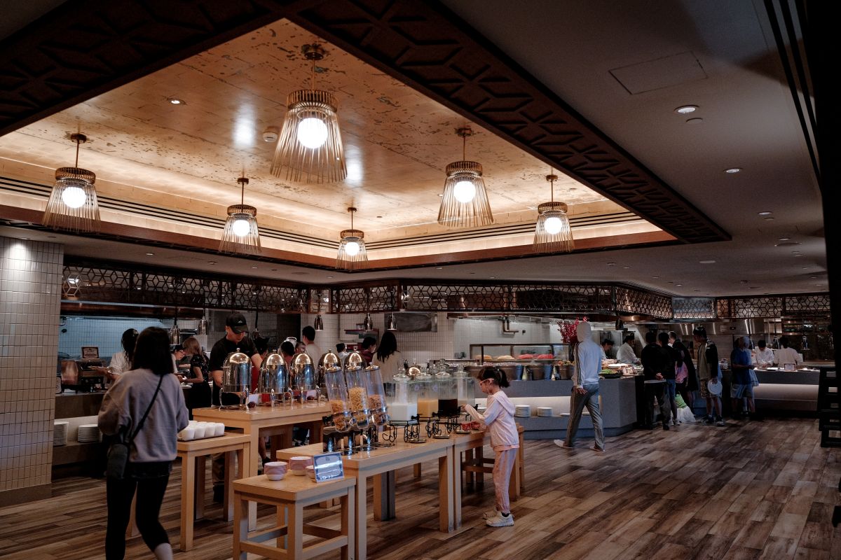 香港迪士尼探索酒店|雲龍軒自助餐吃到飽,可以和角色互動拍照 - 第6張圖