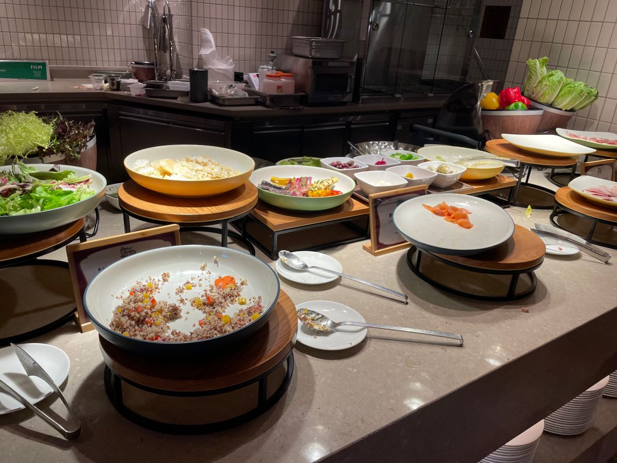 香港迪士尼探索酒店|雲龍軒自助餐吃到飽,可以和角色互動拍照 - 第9張圖