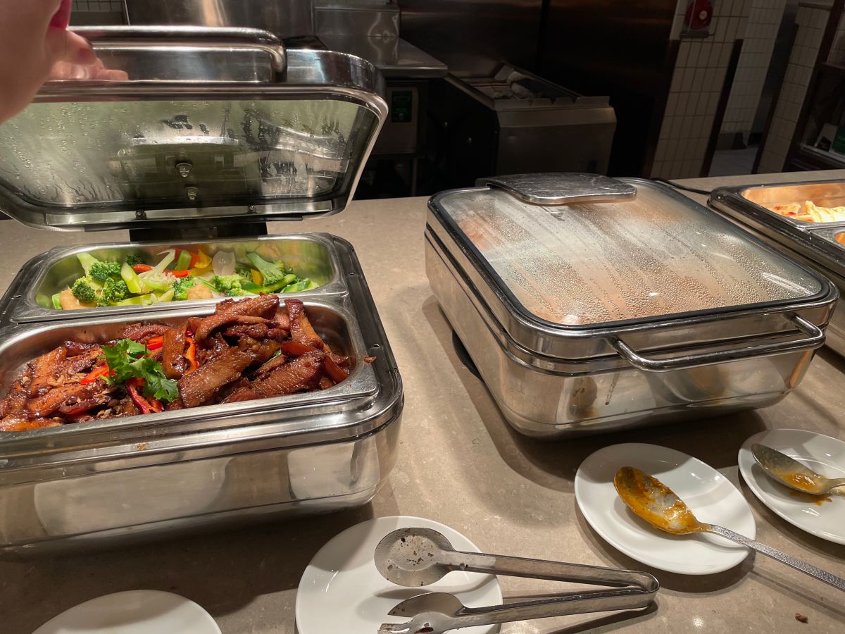 香港迪士尼探索酒店|雲龍軒自助餐吃到飽,可以和角色互動拍照 - 第10張圖