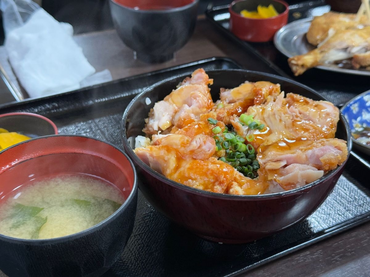 若雞時代なると|北海道小樽大份量老店,一人狂嗑半隻雞,推多汁脆皮雞腿 - 第8張圖